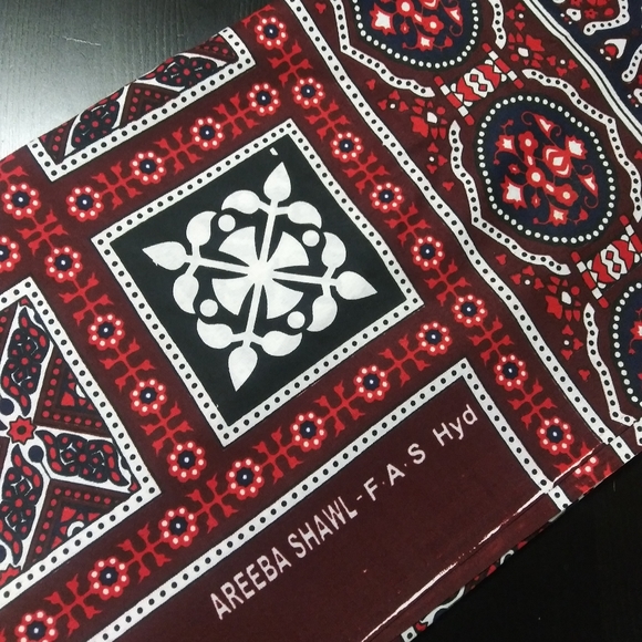 Areeba Saleem | Amazing Full Shawl Wrap - Picture 7 of 8